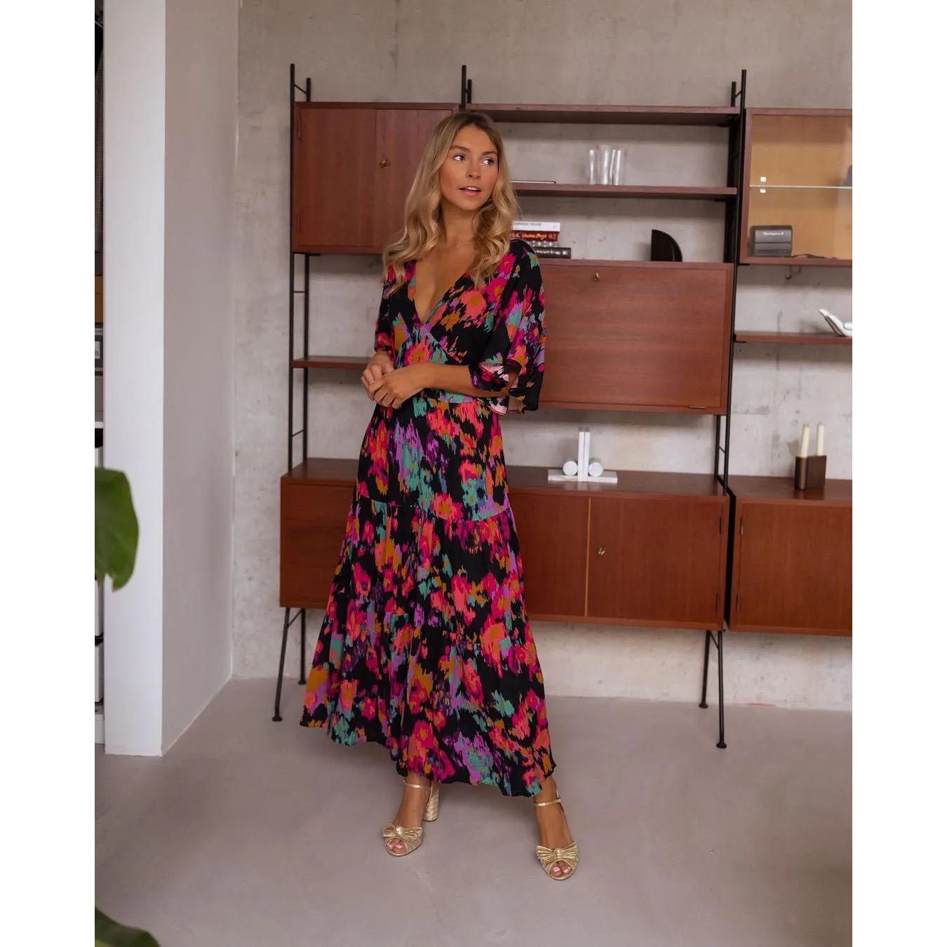 Spring and summer new casual V-neck dress Loose backless maxilla dress for women